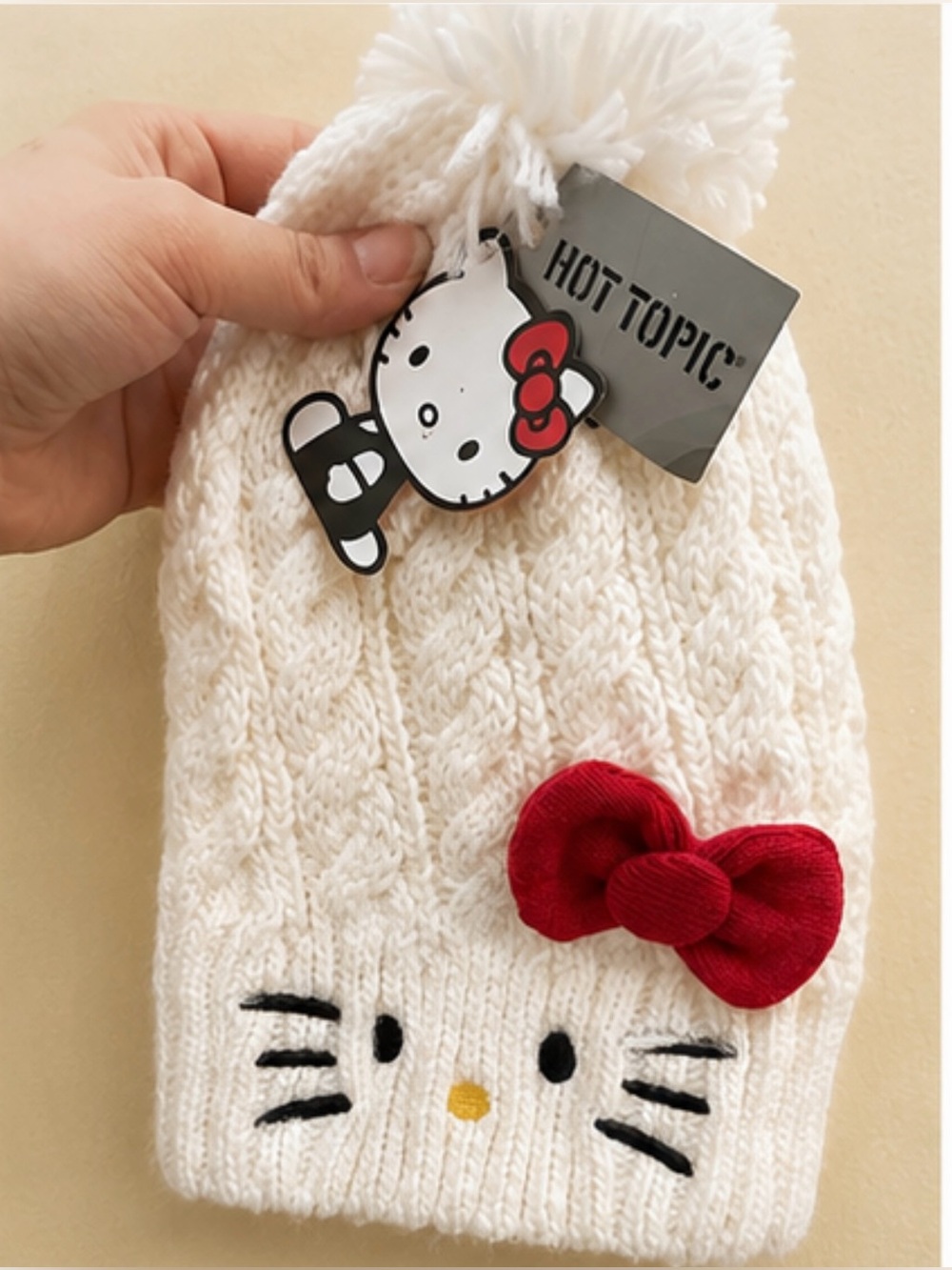 Hot Topic White Knit Hello Kitty Pom Beanie with Red Bow